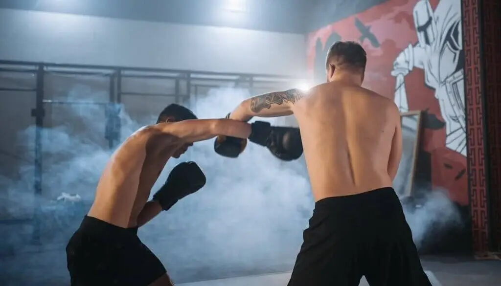 Dwóch mężczyzn podczas sparingu bokserskiego