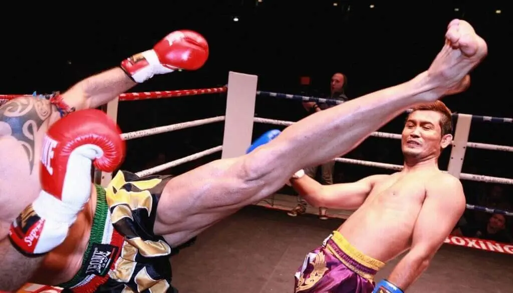 Różnice między kickboxingiem a muay thai.