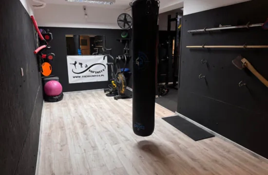 Sala z panelami o rowerkiem