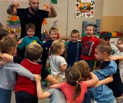 Dzieci podczas zajęć WF